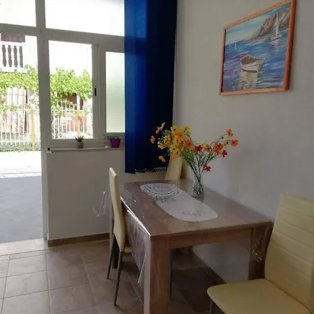 Ferienwohnung Fuer 3 Personen Ca 36 Qm In Orebic, Dalmatien Sueddalmatien Daire